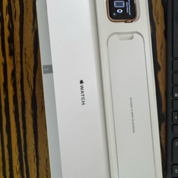 Apple Watch SE Smartwatch - battery lasts only one day - Picture 8 of 8